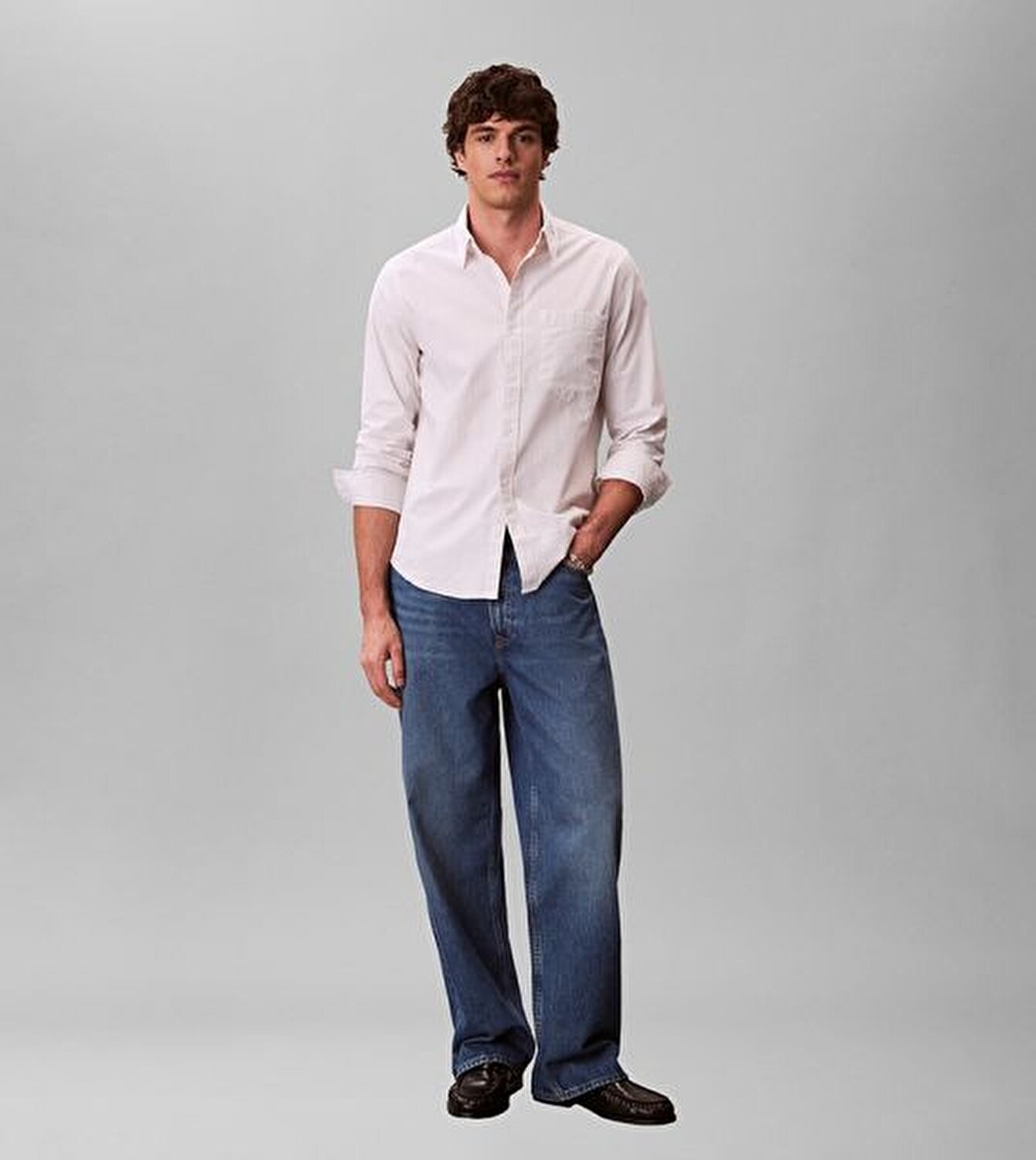 BEYAZ LOGOLU ERKEK GÖMLEK