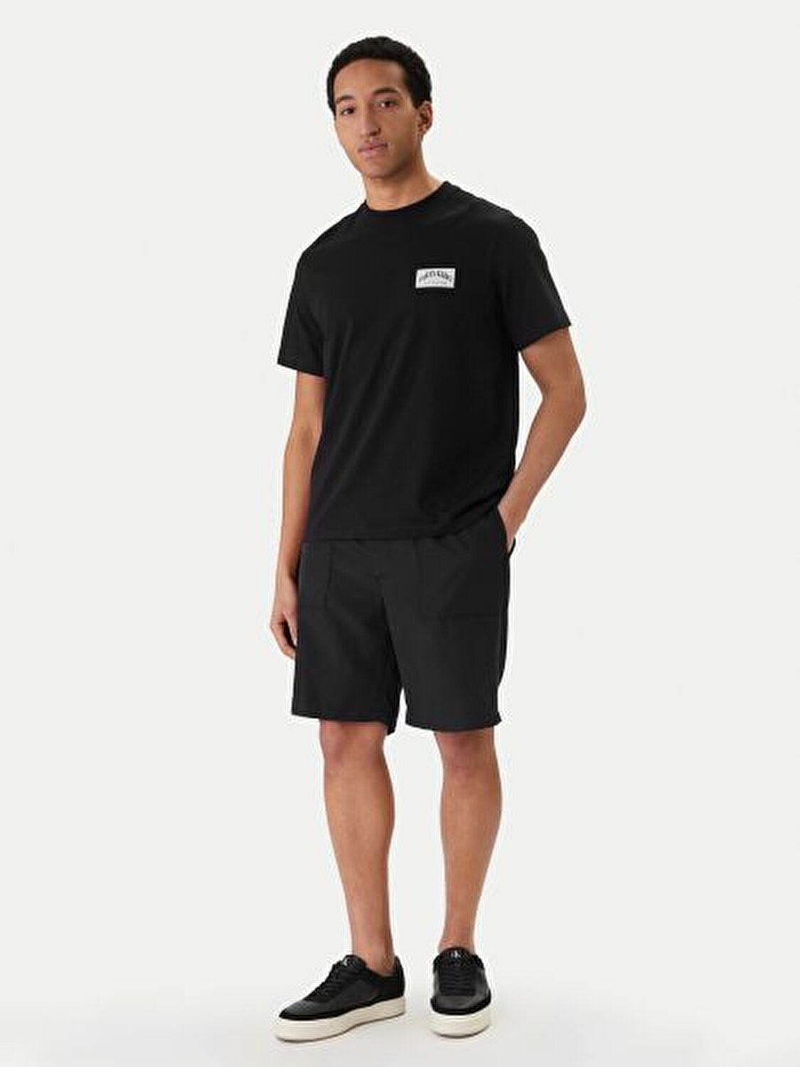 SİYAH LOGOLU ERKEK T-SHIRT