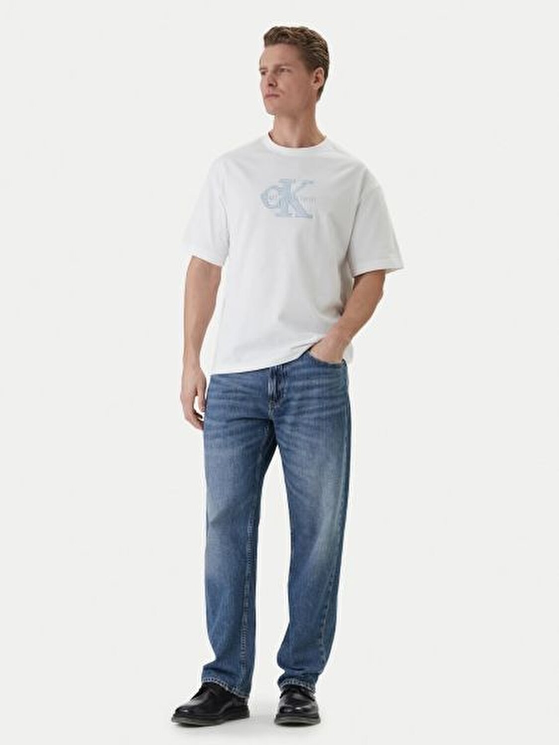 BEYAZ LOGOLU ERKEK T-SHIRT