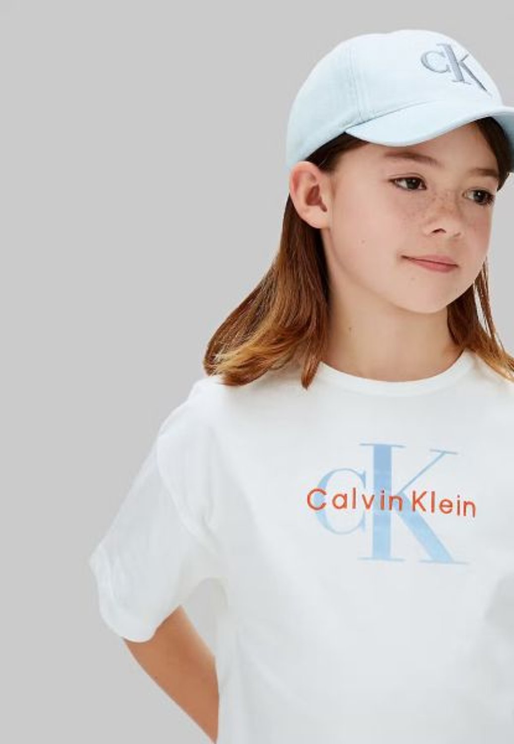 BEYAZ LOGOLU KIZ ÇOCUK T-SHIRT