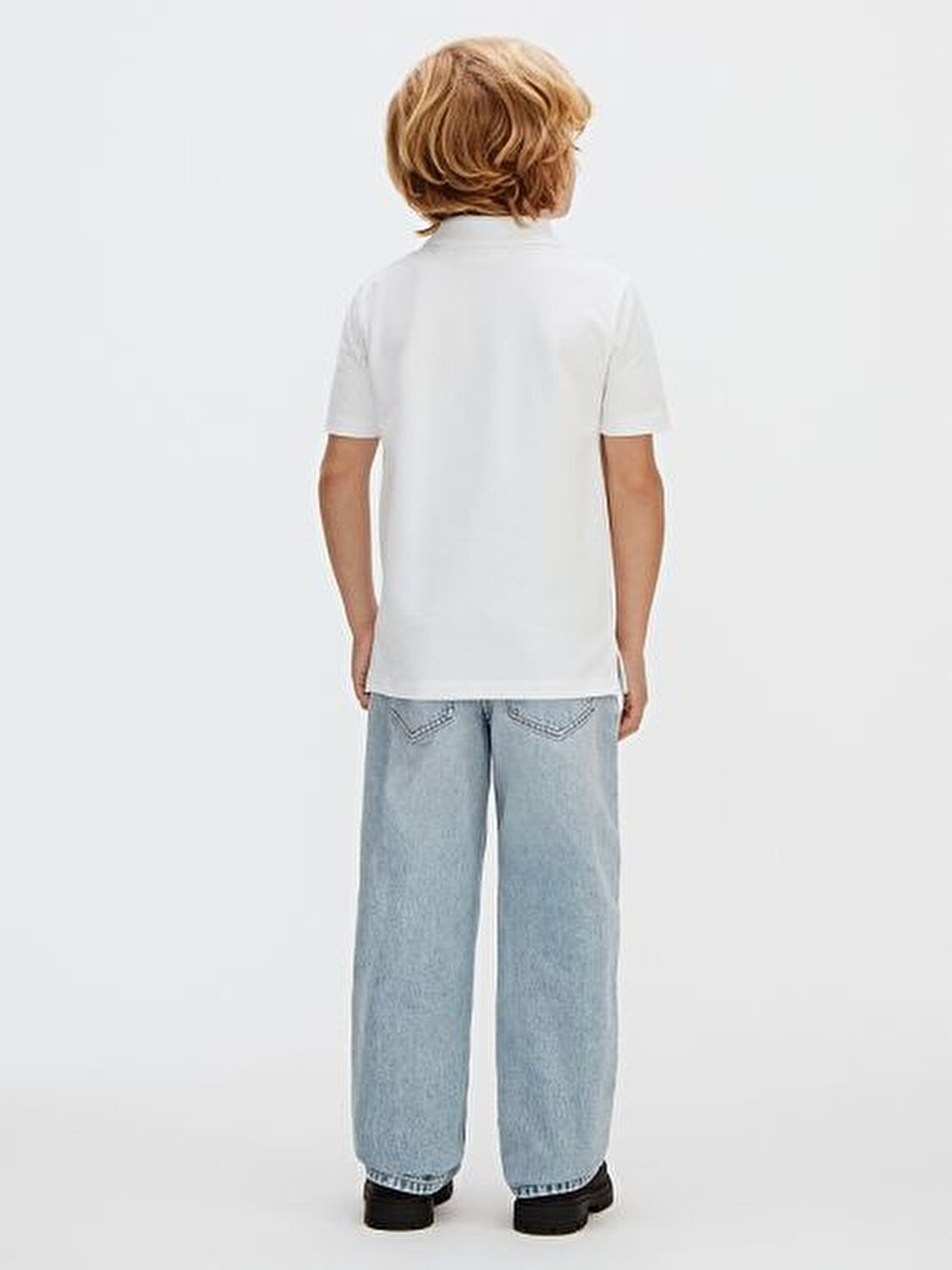 BEYAZ LOGOLU ERKEK ÇOCUK POLO T-SHIRT