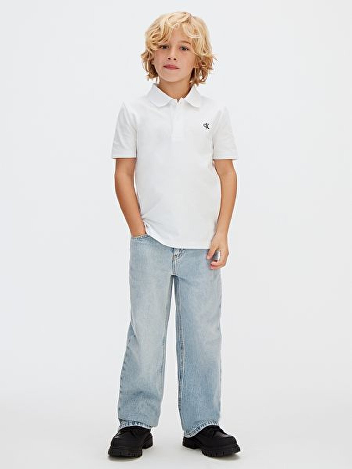 BEYAZ LOGOLU ERKEK ÇOCUK POLO T-SHIRT