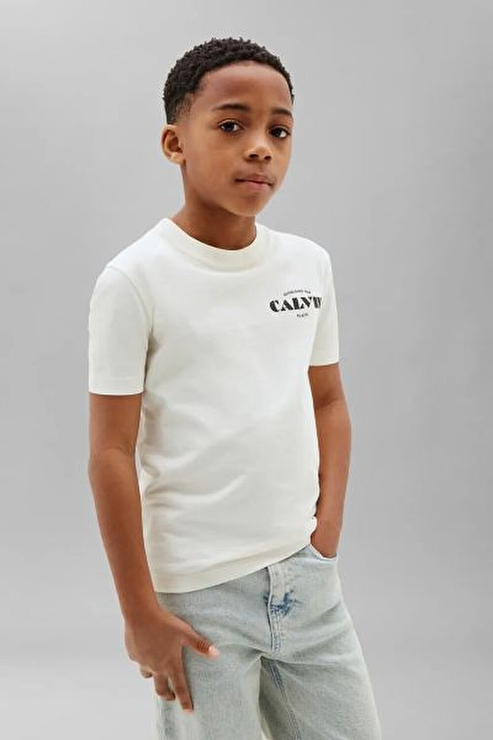 BEYAZ LOGOLU ERKEK ÇOCUK T-SHIRT