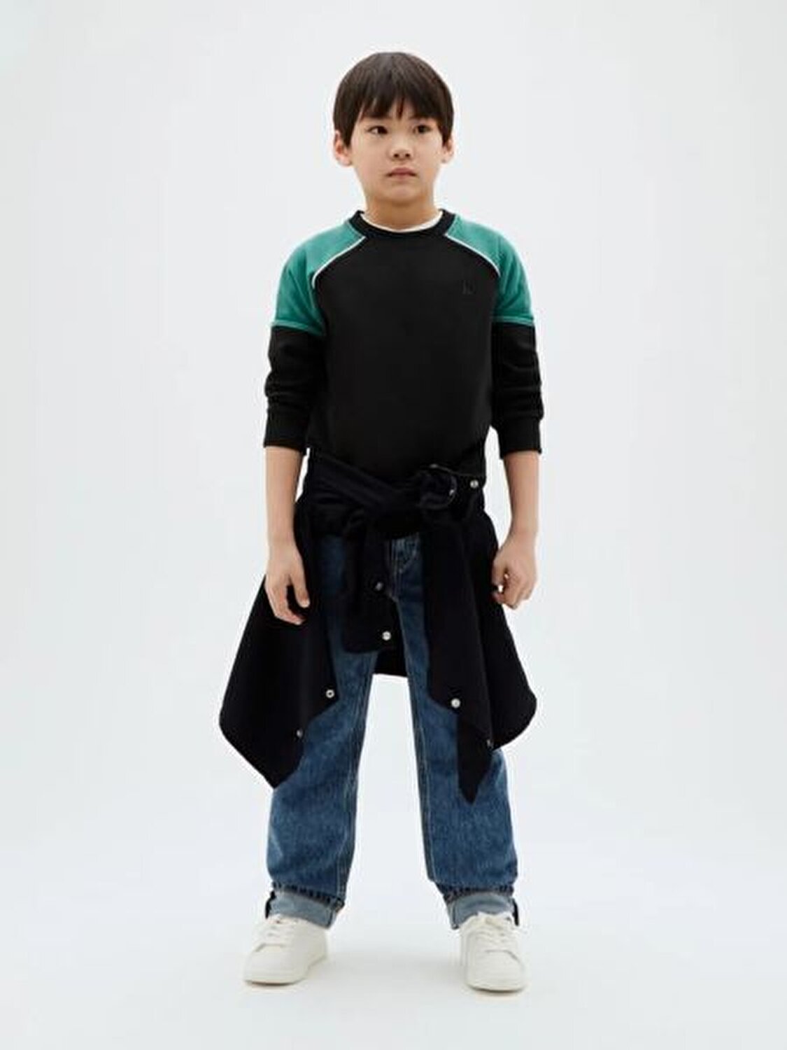 SİYAH LOGOLU ERKEK ÇOCUK SWEATSHIRT