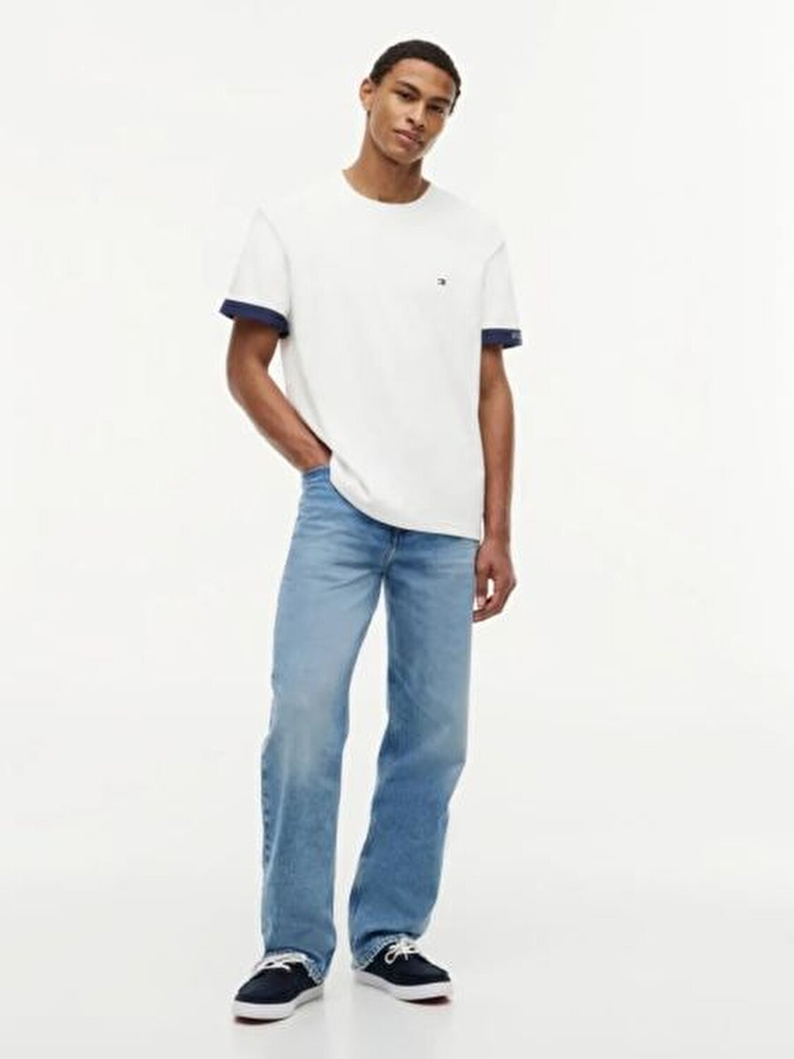BEYAZ LOGOLU ERKEK T-SHIRT