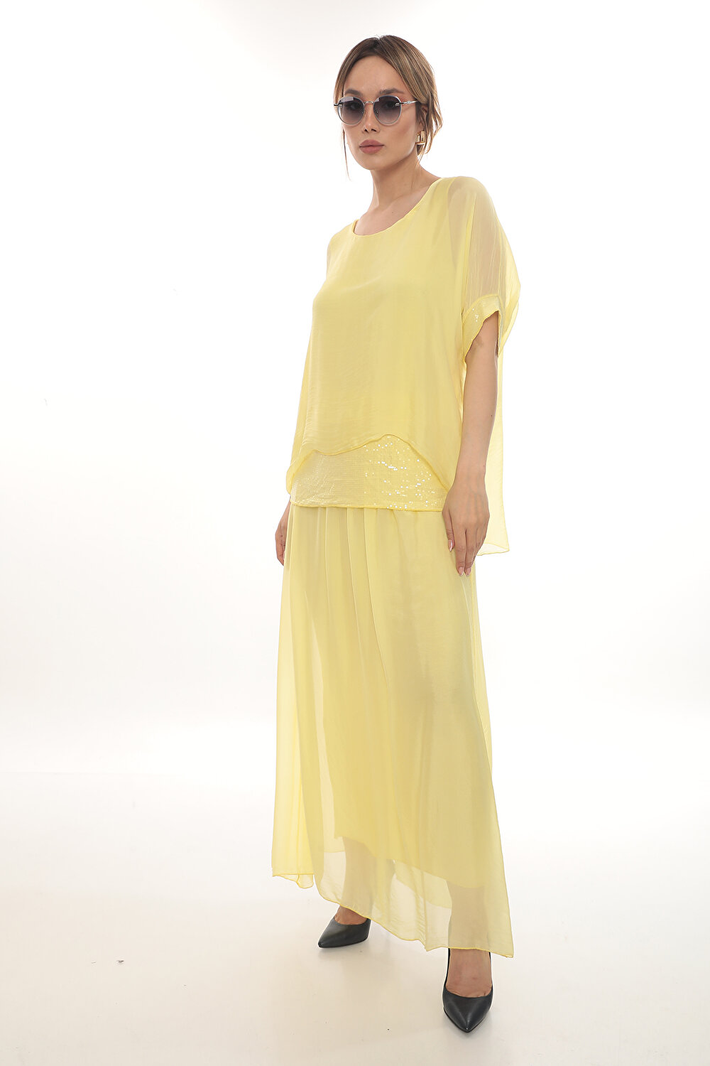 SARI KADIN UZUN ETEK