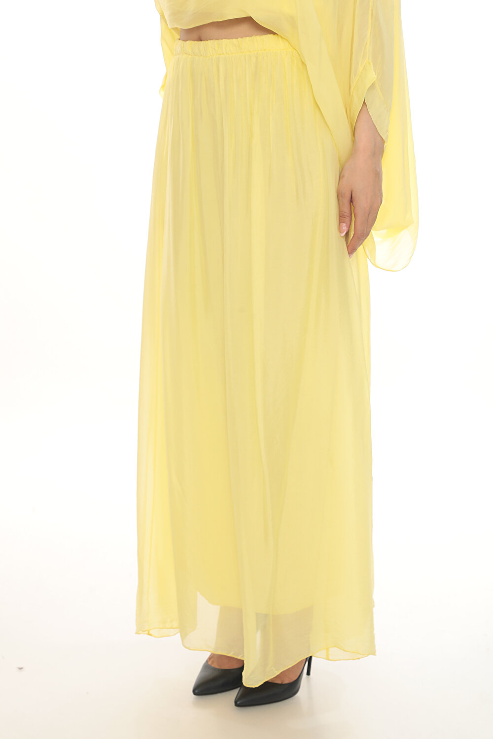 SARI KADIN UZUN ETEK