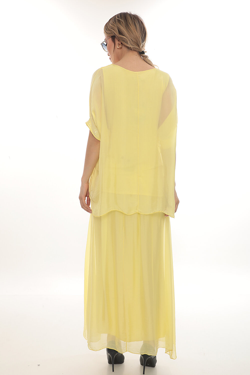 SARI KADIN UZUN ETEK