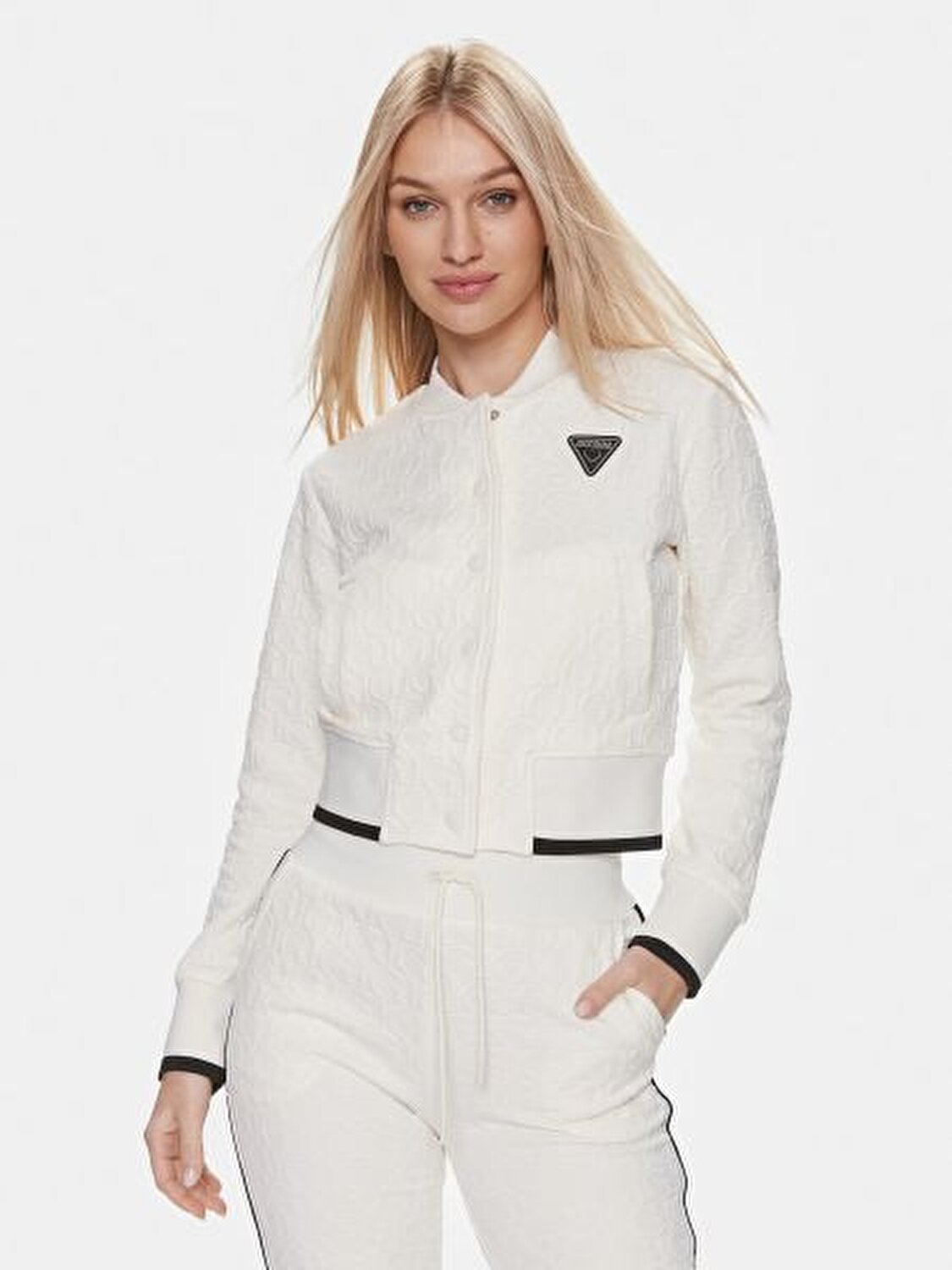 BEYAZ KABARTMALI LOGOLU KADIN SWEATSHIRT