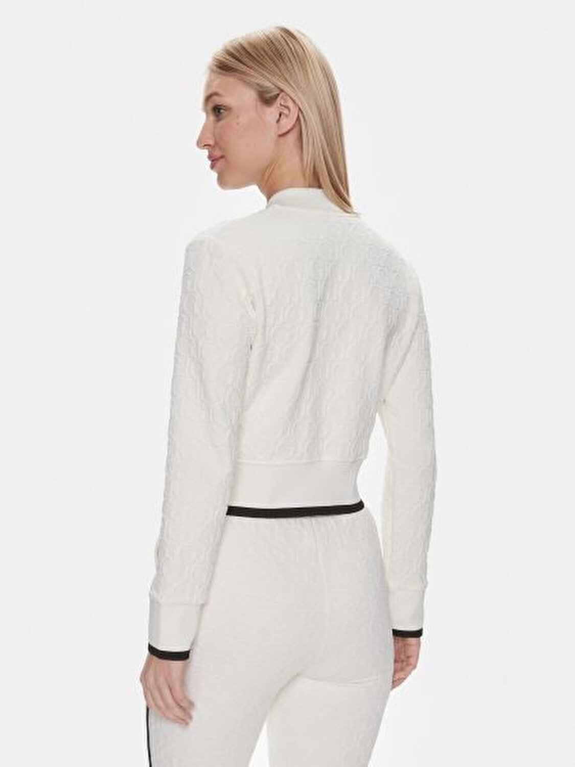 BEYAZ KABARTMALI LOGOLU KADIN SWEATSHIRT