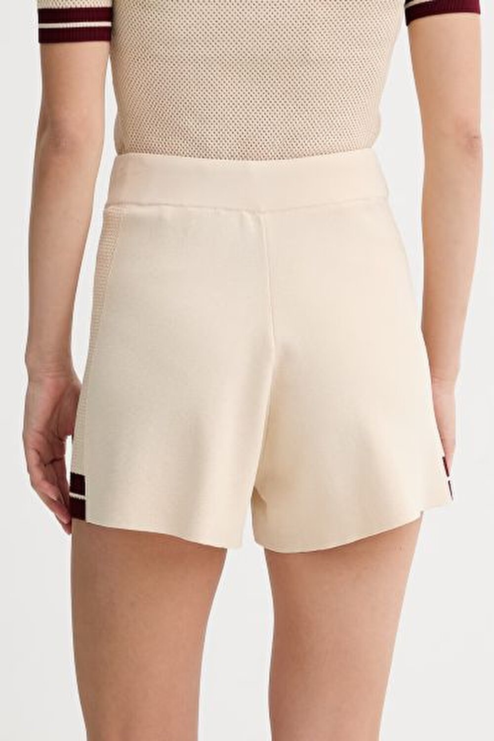 BEJ LOGOLU KADIN ŞORT