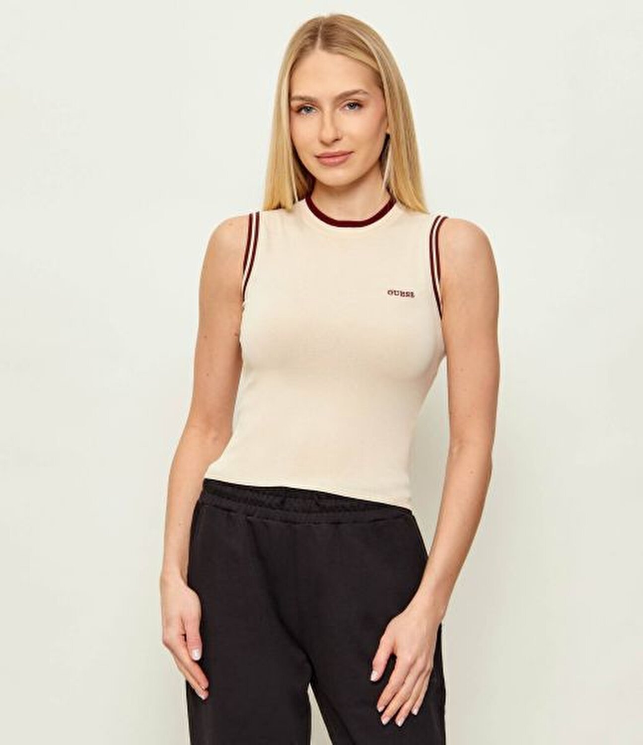 BEJ LOGOLU KADIN ASKILI TRİKO BLUZ