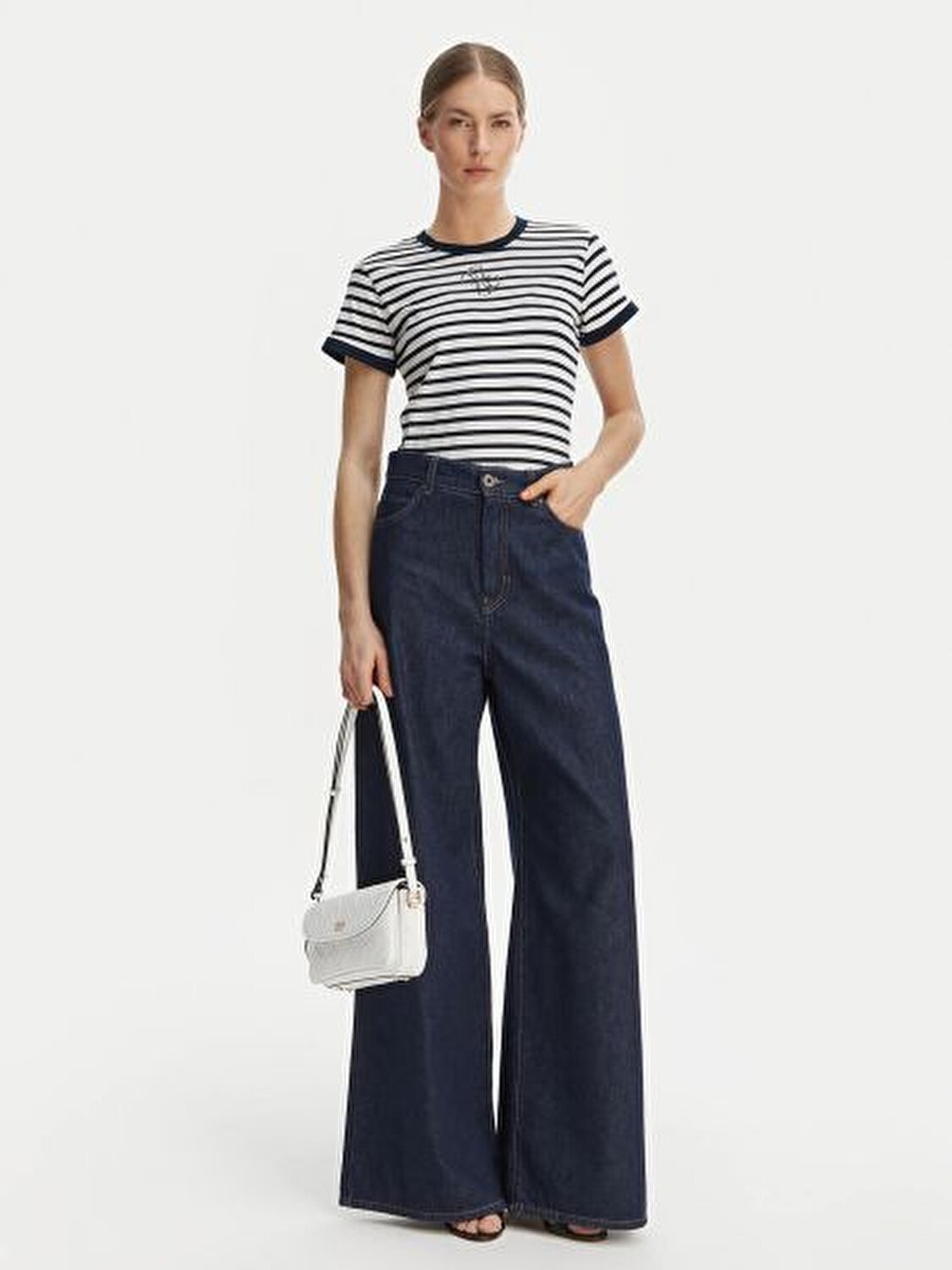 SİYAH - BEYAZ BASKILI KADIN T-SHIRT