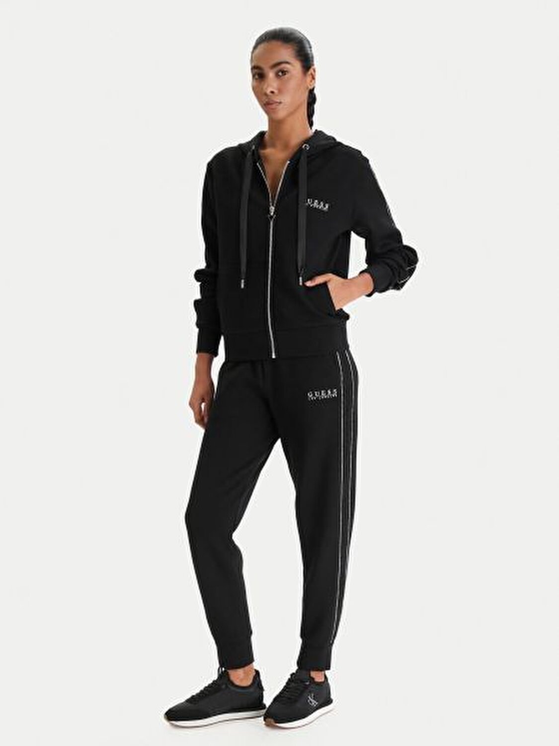 SİYAH LOGOLU FERMUARLI KAPÜŞONLU KADIN SWEATSHIRT