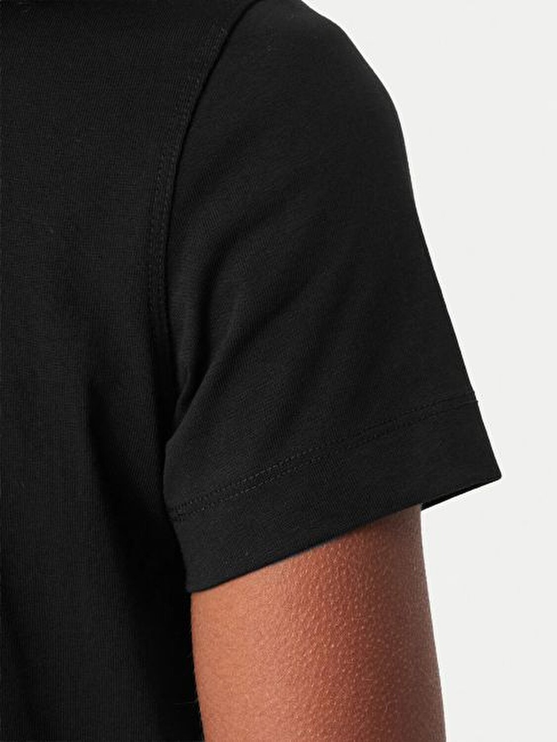 SİYAH BONCUKLU LOGOLU KADIN T-SHIRT