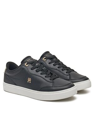 ESSENTIAL CHIC COURT SNEAKER
