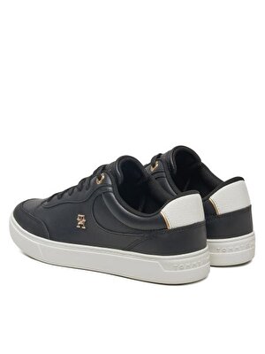 ESSENTIAL CHIC COURT SNEAKER