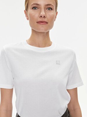 Calvin Klein Kadın Logo Detaylı Kısa Kollu Beyaz T-Shirt