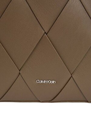 CK WOVEN MEDIUM TOTE