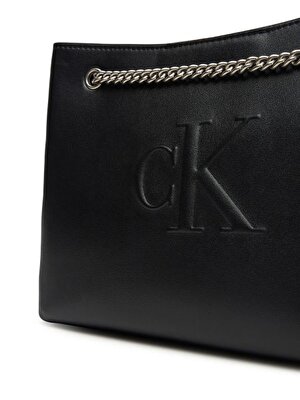 SCULPTED CHAIN SHOULDER BAG