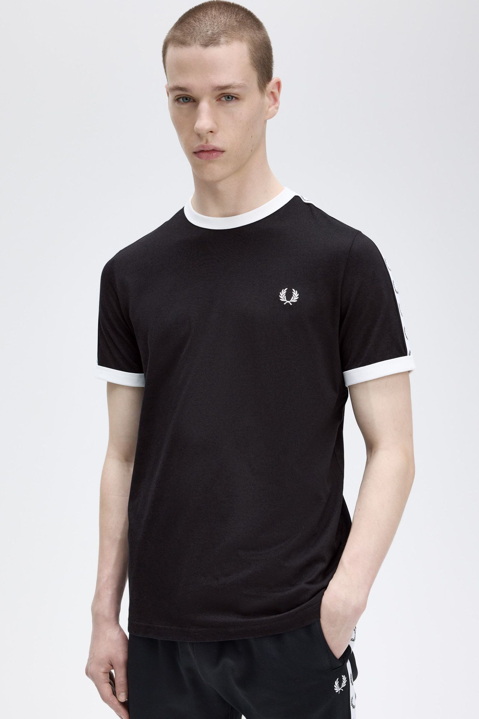 FRED PERRY Siyah ERKEK SİYAH LOGOLU T-SHIRT 5034606564272 | JeansLab