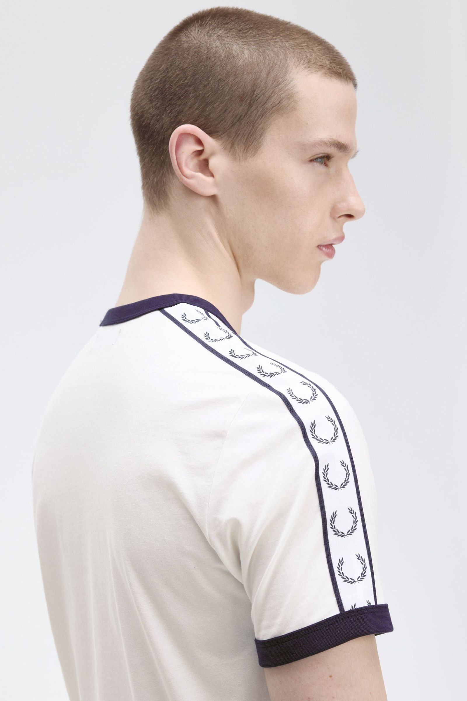 FRED PERRY Beyaz ERKEK BEYAZ LOGOLU T-SHIRT 5034606564388 | JeansLab